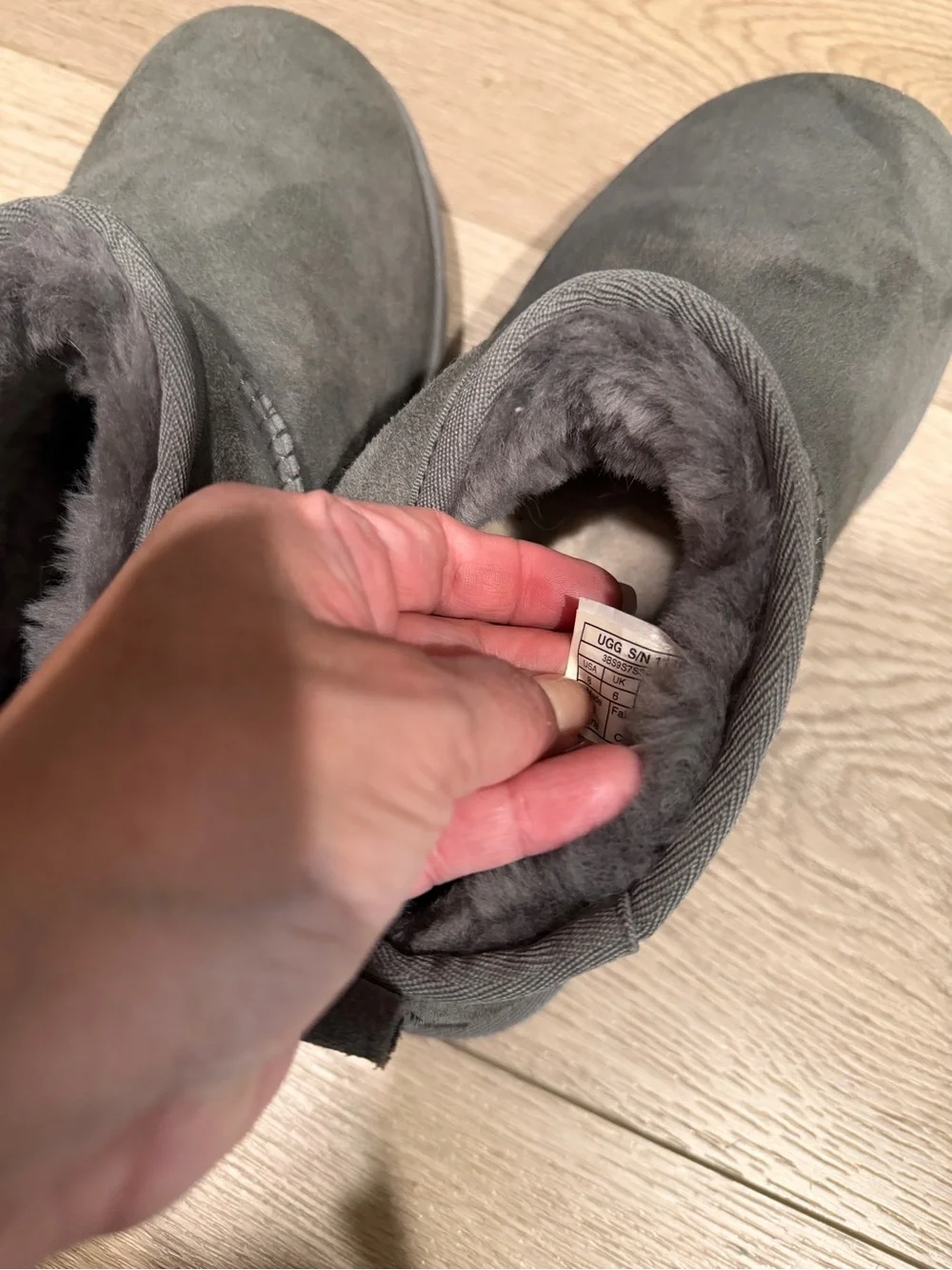 Grey Super Short Cozy UGG Boots Sz 8 EUC
